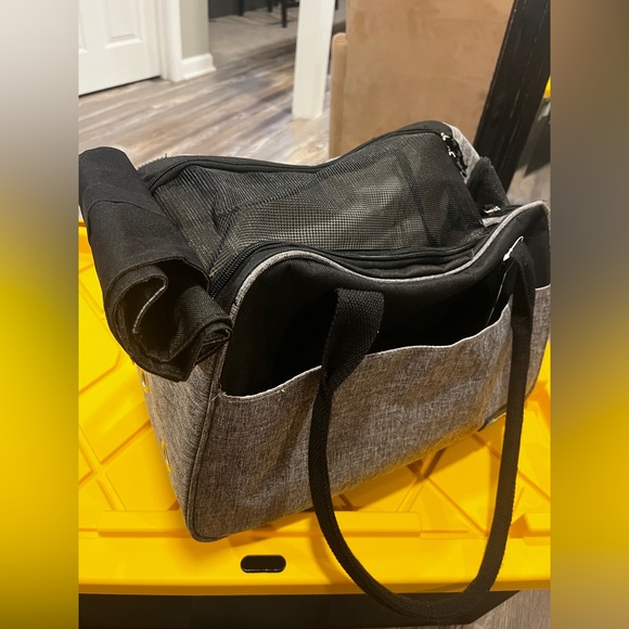 Pet Carrier - Picture 4 of 11